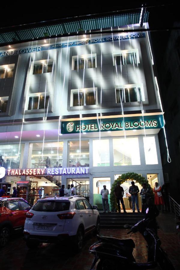 Hotel Royal Blooms Bangalore Bagian luar foto
