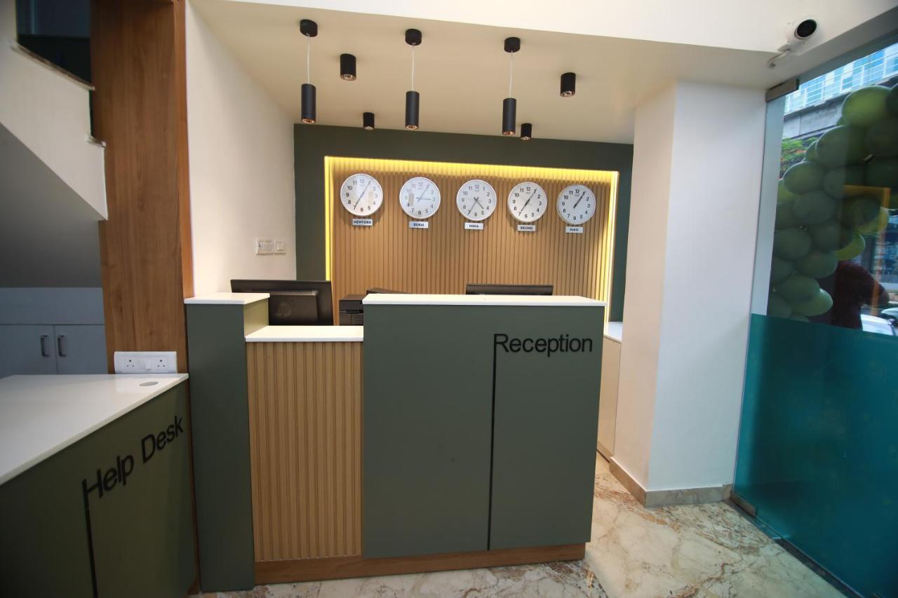 Hotel Royal Blooms Bangalore Bagian luar foto