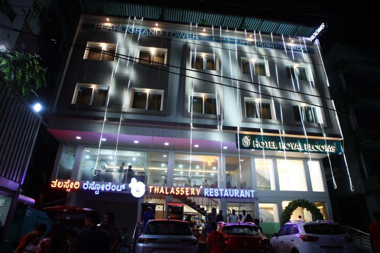 Hotel Royal Blooms Bangalore Bagian luar foto